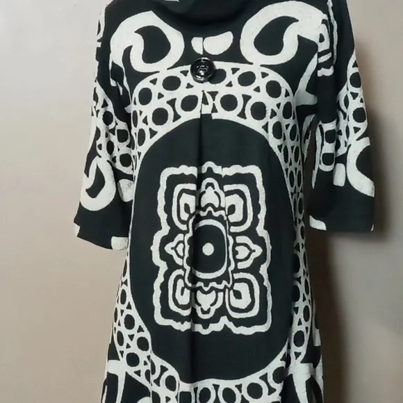 Méchant Black and White Patterned Pull Over Sweater w Front Design Button S - Picture 5 of 8